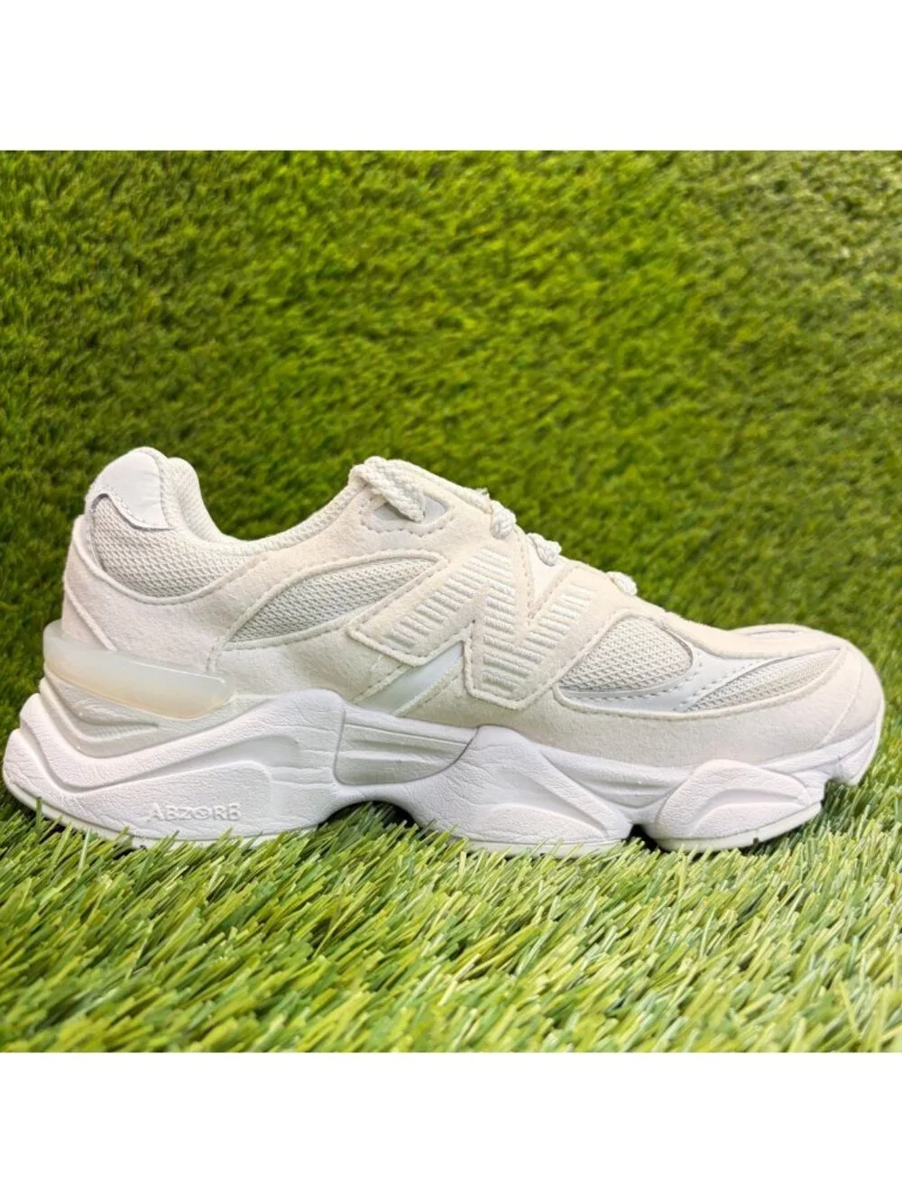 New Balance 9060 Boys Size 3Y White Athletic Running Walking Shoes Sneakers